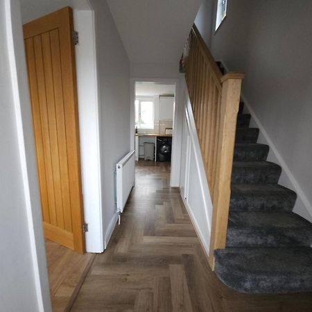 Modern 3 Bedroom Property With Free Driveway Parking By Shire Stays Shrewsbury Exterior foto