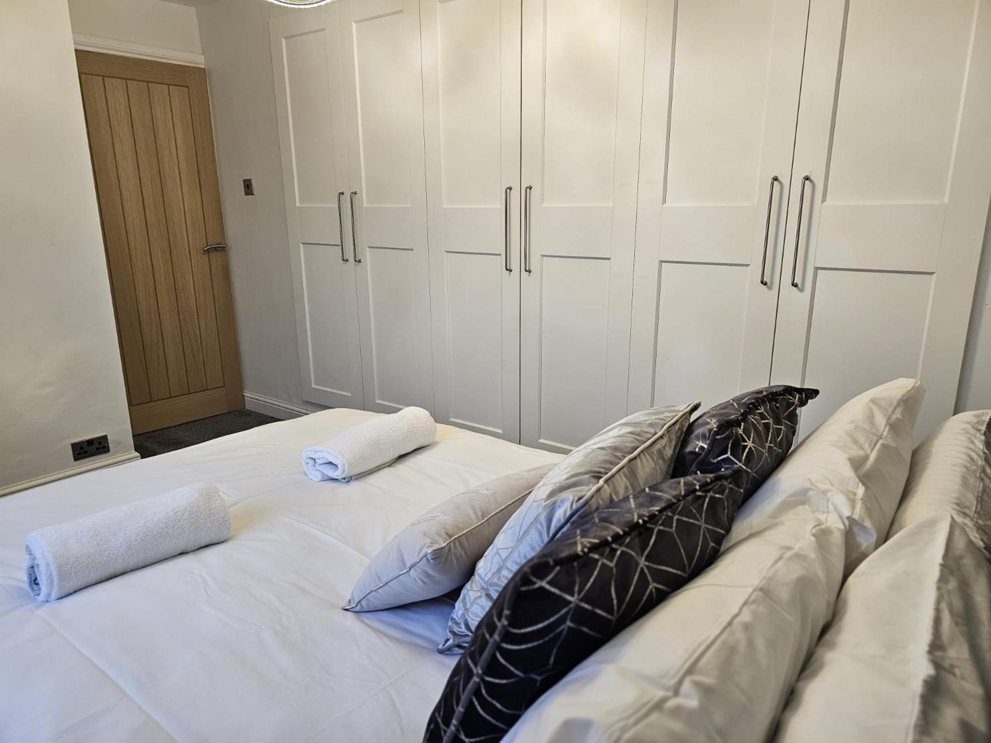Modern 3 Bedroom Property With Free Driveway Parking By Shire Stays Shrewsbury Exterior foto
