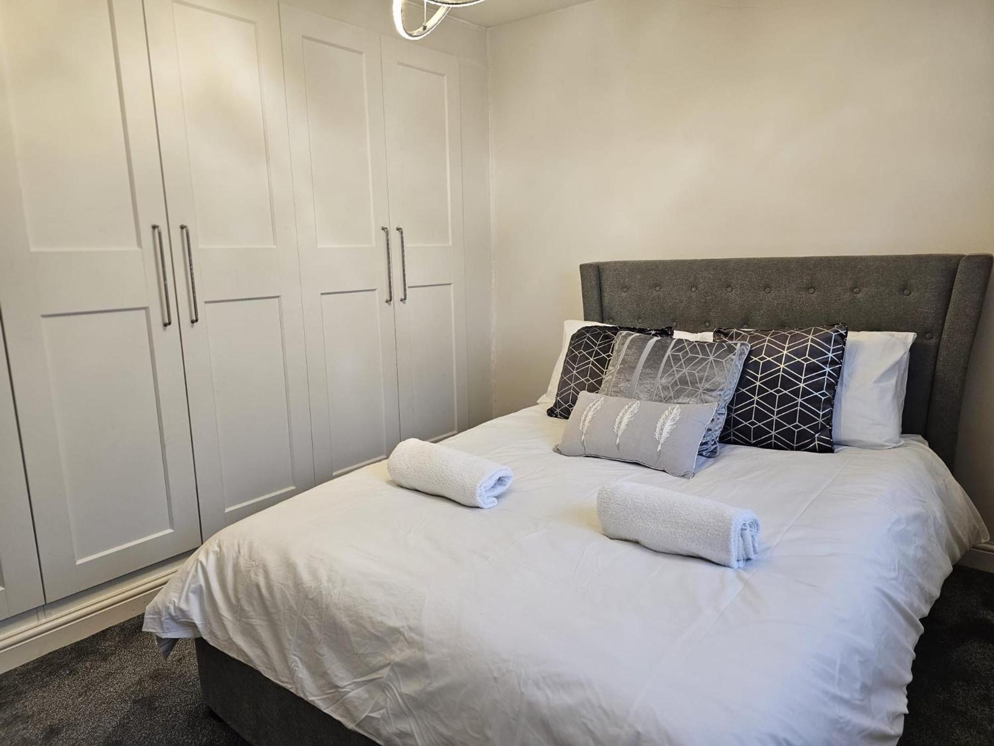 Modern 3 Bedroom Property With Free Driveway Parking By Shire Stays Shrewsbury Exterior foto